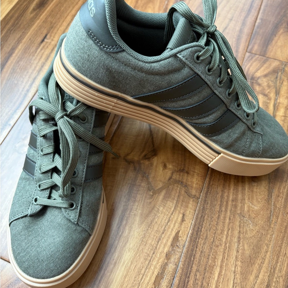 Adidas Men’s Daily 4.0 Sneakers M7/W8